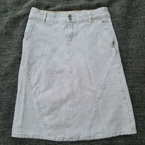 Pin striped short jean skirt